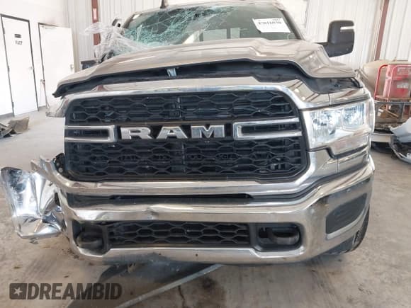 ✅ 2024 Ram 2500 Tradesman • VIN: 3C6UR5CL5RG234130 • Lot: 43016030. Wystawiony na IAAI z przebiegiem 27 363 mil. Bezpłatny archiwum sprzedaży aukcyjnych z USA i szczegółowy raport historii pojazdu na DreamBid. Zdjęcie 17.