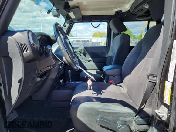 ✅ 2014 Jeep Wrangler Unlimited Sport • VIN: 1C4BJWDG4EL113276 • Lot: 84643525. Listed on Copart with 165,649 mi. Free auction sales archive from the USA and detailed vehicle history report at DreamBid. Image 7.