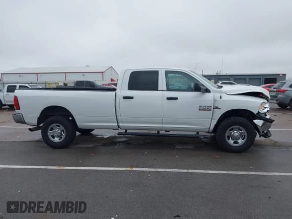 ✅ 2013 Ram 2500 Tradesman • VIN: 3C6UR5HL0DG580930 • Lot: 43697234. Wystawiony na IAAI z przebiegiem 68 246 mil. Bezpłatny archiwum sprzedaży aukcyjnych z USA i szczegółowy raport historii pojazdu na DreamBid. Zdjęcie 13.