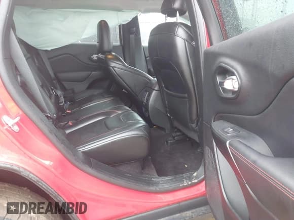 ✅ 2019 Jeep Cherokee Trailhawk • VIN: 1C4PJMBX4KD121168 • Lot: 41680398. Listed on IAAI with 128,931 mi. Free auction sales archive from the USA and detailed vehicle history report at DreamBid. Image 8.