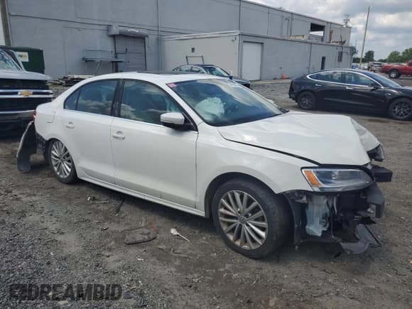 ✅ 2013 Volkswagen Jetta SEL • VIN: 3VWLX7AJ8DM422543 • Lot: 63995405. Listed on Copart with 107,878 mi. Free auction sales archive from the USA and detailed vehicle history report at DreamBid. Image 4.