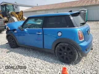 2007 MINI Hardtop S with VIN WMWMF73547TT84449, listed as a Copart auction lot 60490995 with 157,602 mi miles and Salvage title. Bid and sale history available at DreamBid. Image 2.