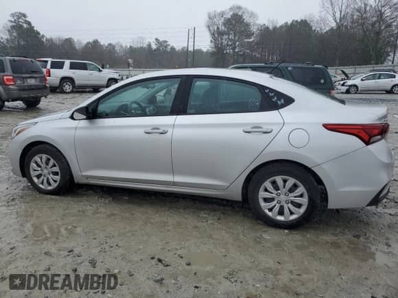 2021 Hyundai Accent SE z VIN 3KPC24A69ME132432, wystawiony jako Copart lot #81944943 z przebiegiem 23 324 mil mil oraz . Historia ofert i sprzedaży dostępna na DreamBid. Obrazek 2.