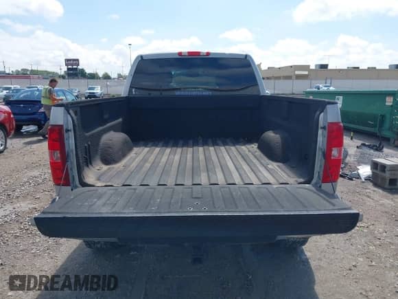 2010 Chevrolet Silverado 1500 LT с VIN 1GCSKSE33AZ173896, выставлен на аукционе IAAI как лот 43259193 с пробегом 143 529 миль миль и . История ставок и продаж доступна на DreamBid. Изображение 16.