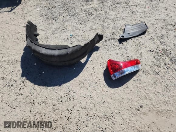 ✅ 2013 Toyota Sienna XLE AAS • VIN: 5TDYK3DC2DS378472 • Lot: 71878925. Wystawiony na Copart z przebiegiem 120 857 mil. Bezpłatny archiwum sprzedaży aukcyjnych z USA i szczegółowy raport historii pojazdu na DreamBid. Zdjęcie 13.