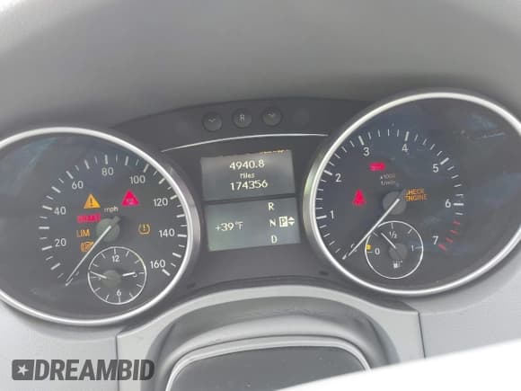 ✅ 2010 Mercedes-Benz M 350 • VIN: 4JGBB8GB7AA535178 • Lot: 43818945. Wystawiony na IAAI z przebiegiem 174 356 mil. Bezpłatny archiwum sprzedaży aukcyjnych z USA i szczegółowy raport historii pojazdu na DreamBid. Zdjęcie 7.