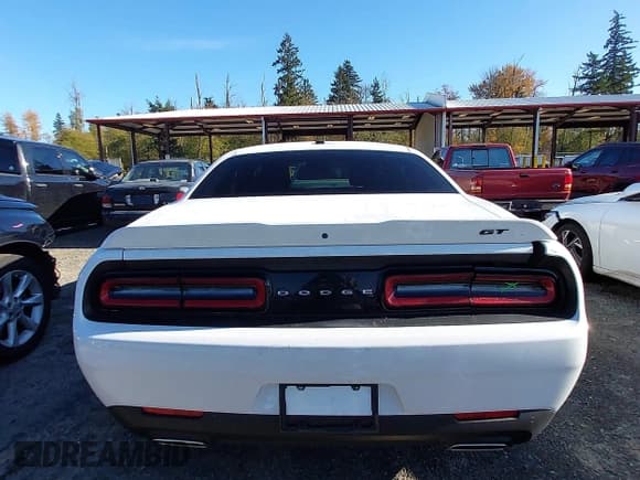 ✅ 2022 Dodge Challenger GT • VIN: 2C3CDZJG3NH254388 • Lot: 43665548. Wystawiony na IAAI z przebiegiem 35 263 mil. Bezpłatny archiwum sprzedaży aukcyjnych z USA i szczegółowy raport historii pojazdu na DreamBid. Zdjęcie 16.