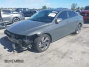 ✅ 2025 Hyundai Elantra SEL Convenience • VIN: KMHLS4DG0SU923902 • Лот: 43874032. Опубликован ранее на IAAI с пробегом 25 330 миль. Бесплатный доступ к архиву аукционных продаж из США и подробный отчёт об истории автомобиля на DreamBid. Изображение 2.