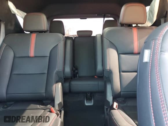 ✅ 2025 Chevrolet Traverse FWD RS • VIN: 1GNERLRS3SJ117982 • Lot: 85943305. Wystawiony na Copart z przebiegiem 11 335 mil. Bezpłatny archiwum sprzedaży aukcyjnych z USA i szczegółowy raport historii pojazdu na DreamBid. Zdjęcie 10.