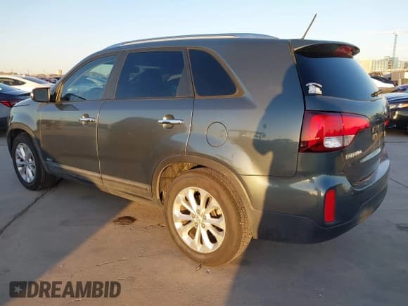 ✅ 2014 Kia Sorento EX • VIN: 5XYKUDA78EG544425 • Lot: 43697704. Listed on IAAI with 125,981 mi. Free auction sales archive from the USA and detailed vehicle history report at DreamBid. Image 3.