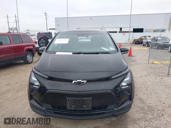 ✅ 2023 Chevrolet Bolt EV 2LT • VIN: 1G1FX6S02P4143467 • Lot: 41607322. Wystawiony na IAAI z przebiegiem 95 398 mil. Bezpłatny archiwum sprzedaży aukcyjnych z USA i szczegółowy raport historii pojazdu na DreamBid. Zdjęcie 12.