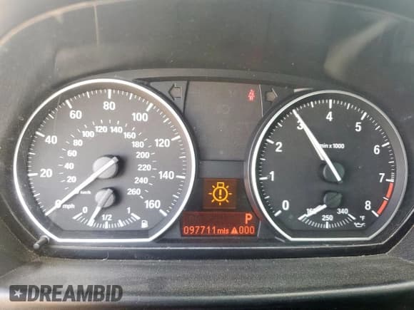 ✅ 2013 BMW 1 Series 135i • VIN: WBAUN7C52DVM28208 • Lot: 65326165. Wystawiony na Copart z przebiegiem 97 711 mil. Bezpłatny archiwum sprzedaży aukcyjnych z USA i szczegółowy raport historii pojazdu na DreamBid. Zdjęcie 9.