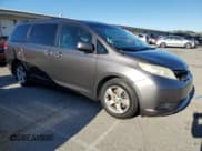 ✅ 2012 Toyota Sienna LE AAS • VIN: 5TDKK3DC7CS257604 • Лот: 87441625. Опубликован ранее на Copart с пробегом 234 579 миль. Бесплатный доступ к архиву аукционных продаж из США и подробный отчёт об истории автомобиля на DreamBid. Изображение 4.