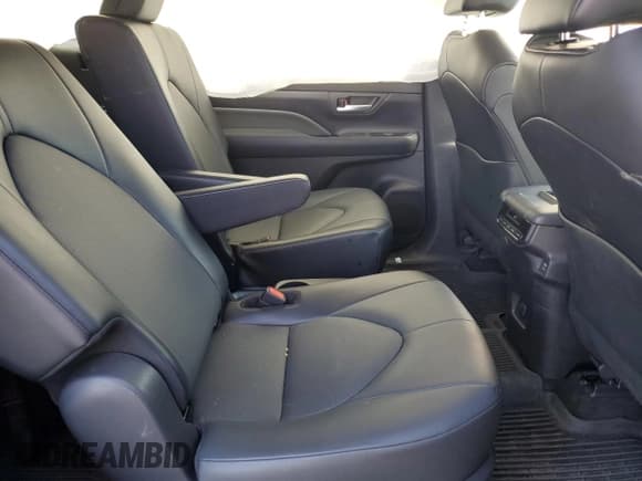 ✅ 2024 Toyota Highlander Platinum • VIN: 5TDAAAB50RS014653 • Lot: 93714005. Listed on Copart with 39,625 mi. Free auction sales archive from the USA and detailed vehicle history report at DreamBid. Image 11.