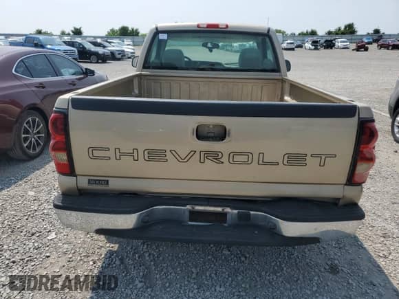 2005 Chevrolet Silverado 1500 Work Truck с VIN 1GCEC14X25Z179607, выставлен на аукционе Copart как лот 59317655 с пробегом 117 648 миль миль и Списание • Salvage title. История ставок и продаж доступна на DreamBid. Изображение 6.