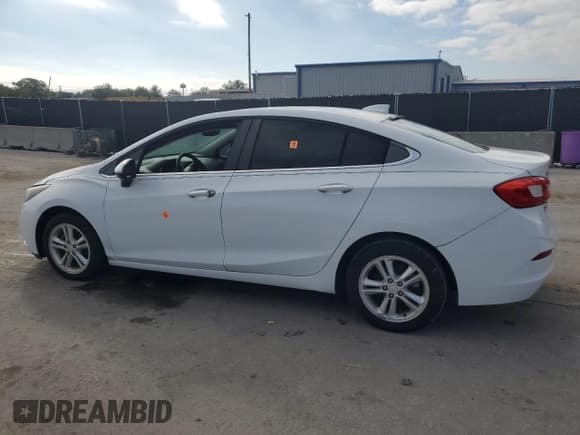 ✅ 2017 Chevrolet Cruze LT • VIN: 1G1BE5SM2H7190144 • Лот: 89699055. Опубликован ранее на Copart с пробегом 101 342 миль. Бесплатный доступ к архиву аукционных продаж из США и подробный отчёт об истории автомобиля на DreamBid. Изображение 2.