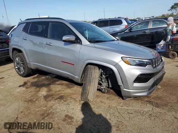 ✅ 2023 Jeep Compass (RED) Edition • VIN: 3C4NJDCN3PT502371 • Lot: 72088265. Wystawiony na Copart z przebiegiem 37 135 mil. Bezpłatny archiwum sprzedaży aukcyjnych z USA i szczegółowy raport historii pojazdu na DreamBid. Zdjęcie 4.