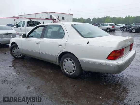 ✅ 1996 Lexus LS 400 • VIN: JT8BH22F2T0059651 • Лот: 42518915. Опубликован ранее на IAAI с пробегом Не указан. Бесплатный доступ к архиву аукционных продаж из США и подробный отчёт об истории автомобиля на DreamBid. Изображение 3.
