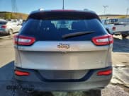 ✅ 2016 Jeep Cherokee Latitude • VIN: 1C4PJLCBXGW297649 • Лот: 86712135. Опубликован ранее на Copart с пробегом 100 586 миль. Бесплатный доступ к архиву аукционных продаж из США и подробный отчёт об истории автомобиля на DreamBid. Изображение 6.