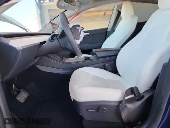 ✅ 2024 Tesla Model Y Long Range • VIN: 7SAYGDEEXRF154968 • Лот: 63974855. Опубликован ранее на Copart с пробегом 10 053 миль. Бесплатный доступ к архиву аукционных продаж из США и подробный отчёт об истории автомобиля на DreamBid. Изображение 7.