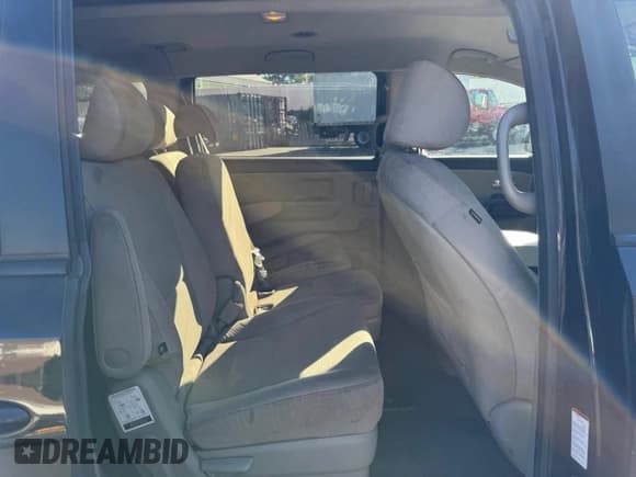 ✅ 2017 Kia Sedona LX • VIN: KNDMB5C13H6230380 • Lot: 85816635. Listed on Copart with 188,788 mi. Free auction sales archive from the USA and detailed vehicle history report at DreamBid. Image 9.