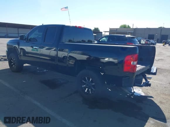 ✅ 2010 Chevrolet Silverado 1500 LS • VIN: 1GCSCREA2AZ187079 • Lot: 43368794. Listed on IAAI with 128,476 mi. Free auction sales archive from the USA and detailed vehicle history report at DreamBid. Image 3.