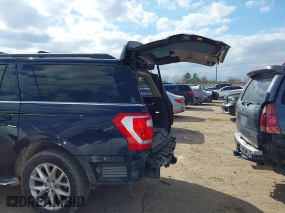 ✅ 2021 Ford Expedition Max XLT • VIN: 1FMJK1HT8MEA50524 • Lot: 41539292. Wystawiony na IAAI z przebiegiem 65 009 mil. Bezpłatny archiwum sprzedaży aukcyjnych z USA i szczegółowy raport historii pojazdu na DreamBid. Zdjęcie 20.