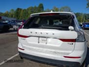 ✅ 2018 Volvo XC60 Momentum • VIN: YV4A22RK9J1096170 • Lot: 43168201. Wystawiony na IAAI z przebiegiem 79 200 mil. Bezpłatny archiwum sprzedaży aukcyjnych z USA i szczegółowy raport historii pojazdu na DreamBid. Zdjęcie 16.