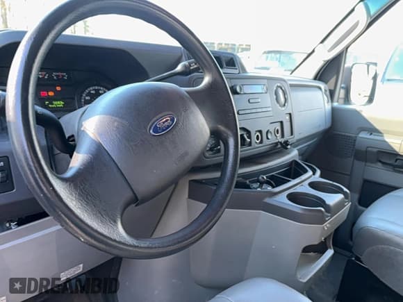 ✅ 2012 Ford Econoline Cargo Commercial • VIN: 1FTNS2EW3CDB10983 • Лот: 93853915. Опубликован ранее на Copart с пробегом 94 574 миль. Бесплатный доступ к архиву аукционных продаж из США и подробный отчёт об истории автомобиля на DreamBid. Изображение 9.