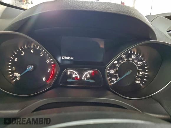 ✅ 2018 Ford Escape SE • VIN: 1FMCU9GD2JUB40281 • Lot: 94390825. Wystawiony na Copart z przebiegiem 178 405 mil. Bezpłatny archiwum sprzedaży aukcyjnych z USA i szczegółowy raport historii pojazdu na DreamBid. Zdjęcie 9.