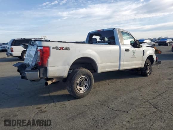 ✅ 2017 Ford F-350 XL • VIN: 1FTRF3B67HEE64927 • Lot: 46068765. Listed on Copart with 174,296 mi. Free auction sales archive from the USA and detailed vehicle history report at DreamBid. Image 3.