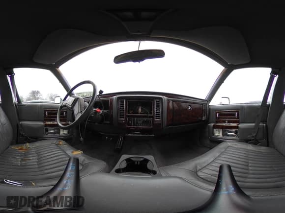 ✅ 1991 Cadillac Brougham • VIN: 1G6DW5470MR718950 • Lot: 41726864. Wystawiony na IAAI z przebiegiem 207 324 mil. Bezpłatny archiwum sprzedaży aukcyjnych z USA i szczegółowy raport historii pojazdu na DreamBid. Zdjęcie 24.