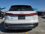 ✅ 2024 Audi Q8 e-tron Premium Plus • VIN: WA15AAGE3RB033709 • Лот: 61260505. Опубликован ранее на Copart с пробегом 9 351 миль. Бесплатный доступ к архиву аукционных продаж из США и подробный отчёт об истории автомобиля на DreamBid. Изображение 6.