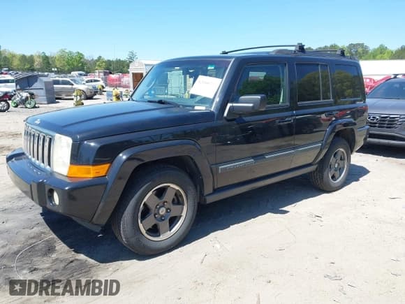 ✅ 2008 Jeep Commander Sport • VIN: 1J8HH48N88C153408 • Лот: 42060177. Опубликован ранее на IAAI с пробегом 165 939 миль. Бесплатный доступ к архиву аукционных продаж из США и подробный отчёт об истории автомобиля на DreamBid. Изображение 2.