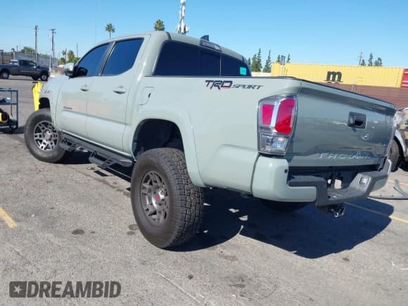 ✅ 2022 Toyota Tacoma SR5 • VIN: 3TMAZ5CN3NM166662 • Lot: 43539107. Listed on IAAI with 35,777 mi. Free auction sales archive from the USA and detailed vehicle history report at DreamBid. Image 3.