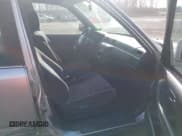 ✅ 1999 Honda CR-V EX • VIN: JHLRD1868XC018557 • Lot: 43699143. Wystawiony na IAAI z przebiegiem 213 222 mil. Bezpłatny archiwum sprzedaży aukcyjnych z USA i szczegółowy raport historii pojazdu na DreamBid. Zdjęcie 5.