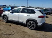 ✅ 2023 Toyota Corolla Cross Hybrid S • VIN: 7MUFBABG3PV002889 • Lot: 81922505. Wystawiony na Copart z przebiegiem 26 921 mil. Bezpłatny archiwum sprzedaży aukcyjnych z USA i szczegółowy raport historii pojazdu na DreamBid. Zdjęcie 2.