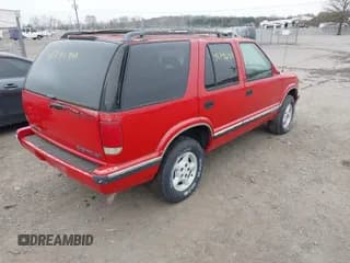 ✅ 1997 Chevrolet Blazer LS • VIN: 1GNDT13W4VK128582 • Lot: 41796941. Wystawiony na IAAI z przebiegiem 93 433 mil. Bezpłatny archiwum sprzedaży aukcyjnych z USA i szczegółowy raport historii pojazdu na DreamBid. Zdjęcie 4.