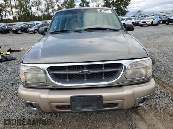 ✅ 2000 Ford Explorer Eddie Bauer • VIN: 1FMZU74E3YZB45594 • Lot: 71363444. Wystawiony na Copart z przebiegiem 185 791 mil. Bezpłatny archiwum sprzedaży aukcyjnych z USA i szczegółowy raport historii pojazdu na DreamBid. Zdjęcie 5.
