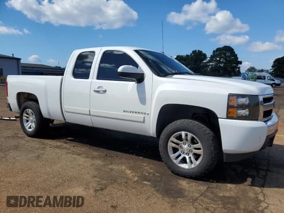 ✅ 2008 Chevrolet Silverado 1500 2LT • VIN: 1GCEC19J98Z295928 • Lot: 71609814. Wystawiony na Copart z przebiegiem 244 062 mil. Bezpłatny archiwum sprzedaży aukcyjnych z USA i szczegółowy raport historii pojazdu na DreamBid. Zdjęcie 4.