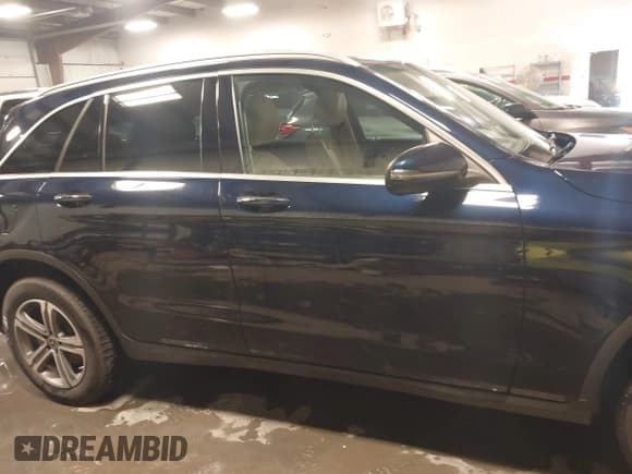 ✅ 2019 Mercedes-Benz GLC 300 • VIN: WDC0G4KB5KV123522 • Lot: 40485029. Wystawiony na IAAI z przebiegiem 48 685 mil. Bezpłatny archiwum sprzedaży aukcyjnych z USA i szczegółowy raport historii pojazdu na DreamBid. Zdjęcie 13.