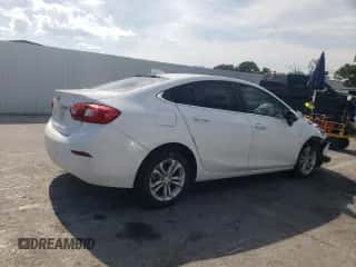 2019 Chevrolet Cruze LT z VIN 1G1BE5SMXK7121905, wystawiony jako Copart lot #68963395 z przebiegiem 101 690 mil mil oraz Szkoda całkowita • Salvage title. Historia ofert i sprzedaży dostępna na DreamBid. Obrazek 3.