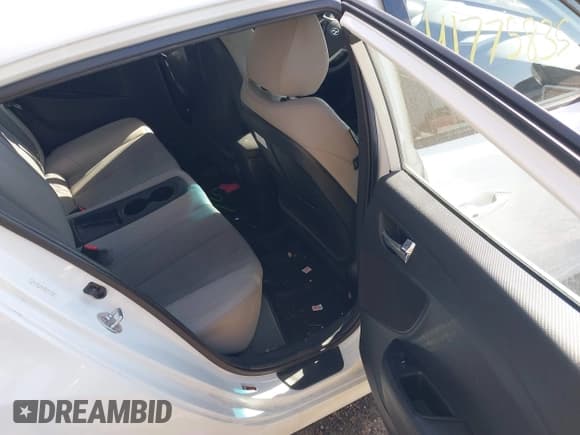 ✅ 2014 Hyundai Veloster • VIN: KMHTC6AD6EU194151 • Lot: 41775835. Wystawiony na IAAI z przebiegiem 111 136 mil. Bezpłatny archiwum sprzedaży aukcyjnych z USA i szczegółowy raport historii pojazdu na DreamBid. Zdjęcie 8.