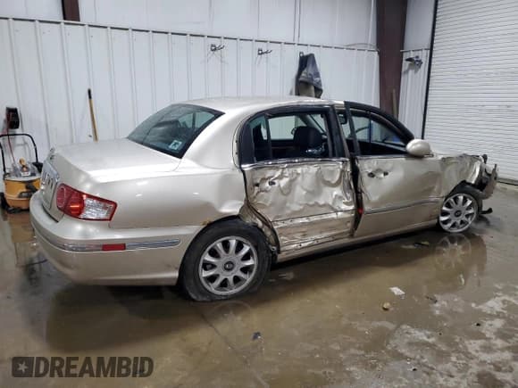✅ 2005 Kia Amanti • VIN: KNALD124155074378 • Lot: 85290475. Listed on Copart with 140,997 mi. Free auction sales archive from the USA and detailed vehicle history report at DreamBid. Image 3.