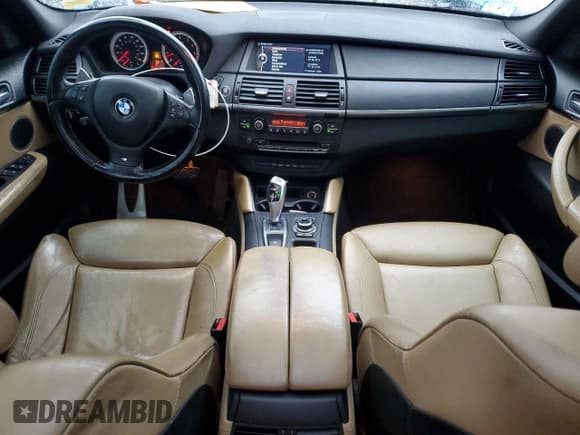 ✅ 2013 BMW X5 M • VIN: 5YMGY0C57D0C11940 • Lot: 92033895. Wystawiony na Copart z przebiegiem 168 290 mil. Bezpłatny archiwum sprzedaży aukcyjnych z USA i szczegółowy raport historii pojazdu na DreamBid. Zdjęcie 8.