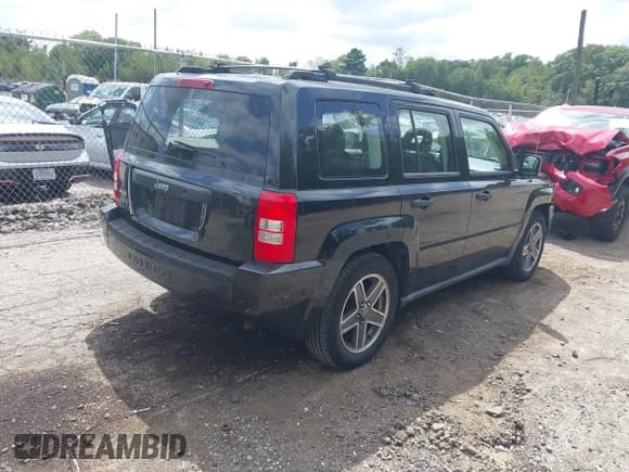 ✅ 2009 Jeep Patriot Sport • VIN: 1J4FF28B89D207956 • Lot: 43074273. Listed on IAAI with 98,775 mi. Free auction sales archive from the USA and detailed vehicle history report at DreamBid. Image 4.