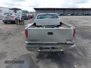 ✅ 2002 GMC Sonoma SLS • VIN: 1GTCS14W528212960 • Лот: 42658195. Опубликован ранее на IAAI с пробегом 189 885 миль. Бесплатный доступ к архиву аукционных продаж из США и подробный отчёт об истории автомобиля на DreamBid. Изображение 15.