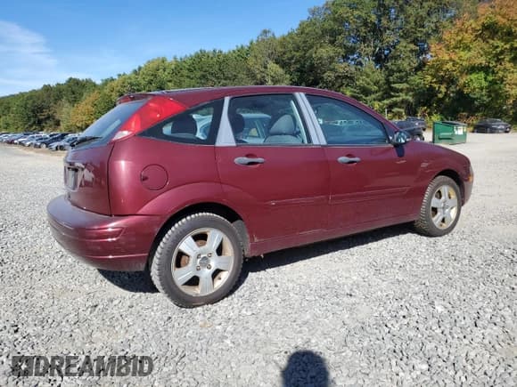 ✅ 2007 Ford Focus S • VIN: 1FAFP37N77W328733 • Lot: 84836525. Wystawiony na Copart z przebiegiem 252 818 mil. Bezpłatny archiwum sprzedaży aukcyjnych z USA i szczegółowy raport historii pojazdu na DreamBid. Zdjęcie 3.