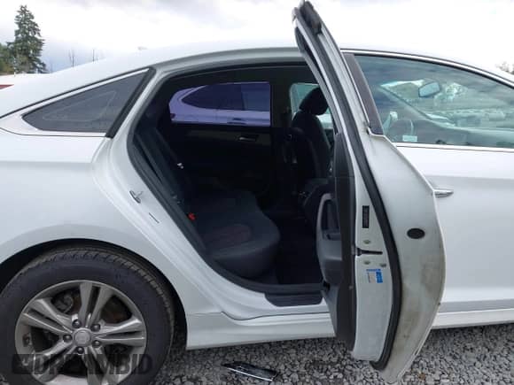 2019 Hyundai Sonata SEL z VIN 5NPE34AF0KH747207, wystawiony jako IAAI lot #43428603 z przebiegiem 103 673 mil mil oraz . Historia ofert i sprzedaży dostępna na DreamBid. Obrazek 8.