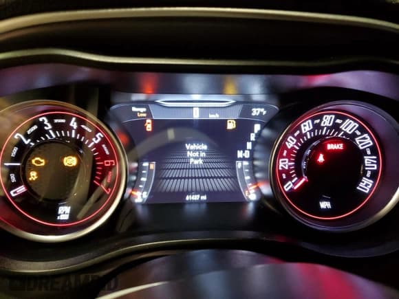 ✅ 2021 Dodge Challenger R/T • VIN: 2C3CDZBT4MH571140 • Lot: 46240254. Wystawiony na Copart z przebiegiem 61 437 mil. Bezpłatny archiwum sprzedaży aukcyjnych z USA i szczegółowy raport historii pojazdu na DreamBid. Zdjęcie 9.